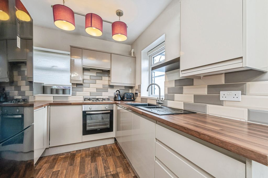Additional image 4 of 3 bed semi-detached house for saleBerwick Avenue, Heckmondwike WF16
