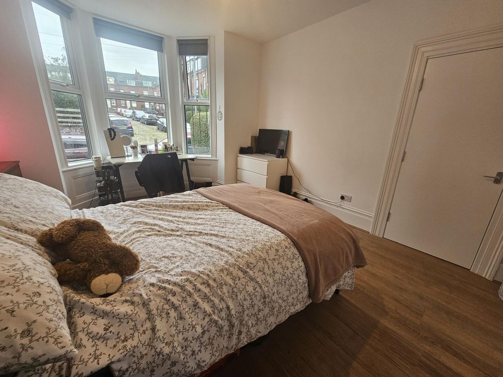 Property photo 1 of 22 Spacious And Well-Maintained Master Bedroom Featur...