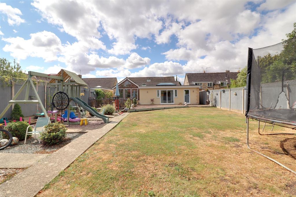 Property photo 2 of 28
