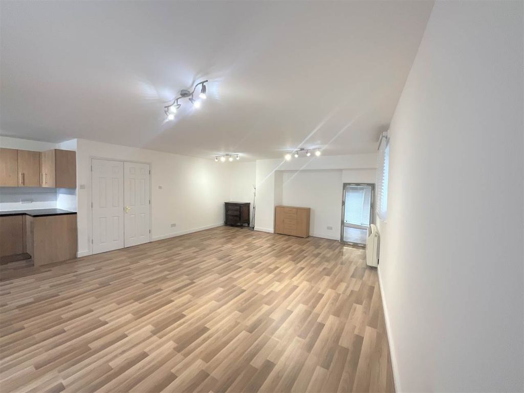 Property photo 3 of 10 Img_1832