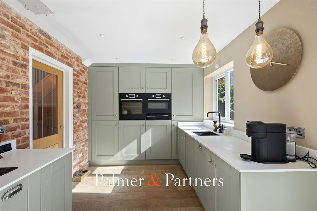 Property photo 2 of 22 Picture No. 25