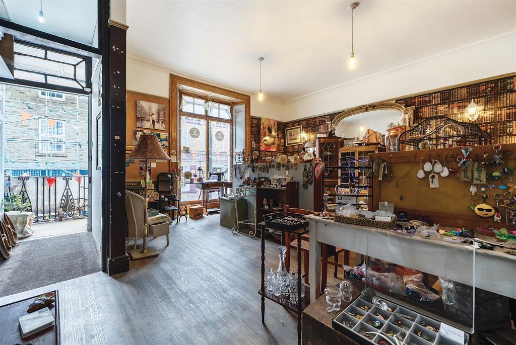 Property photo 2 of 17 Shop