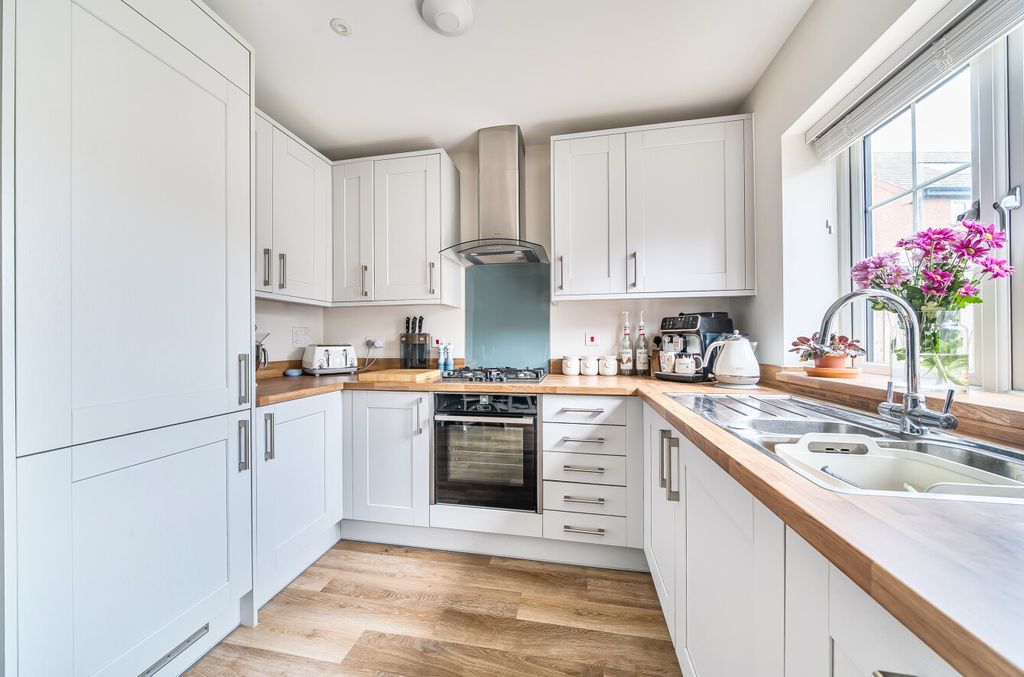 Property photo 3 of 12 1401404-23-696E6d...