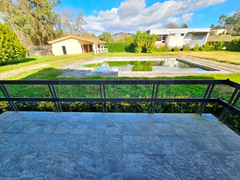 Property photo 3 of 64