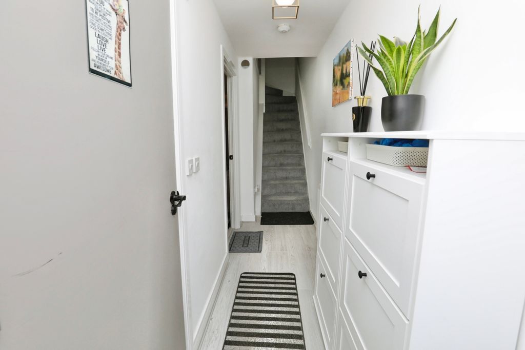 Property photo 3 of 15 Hall