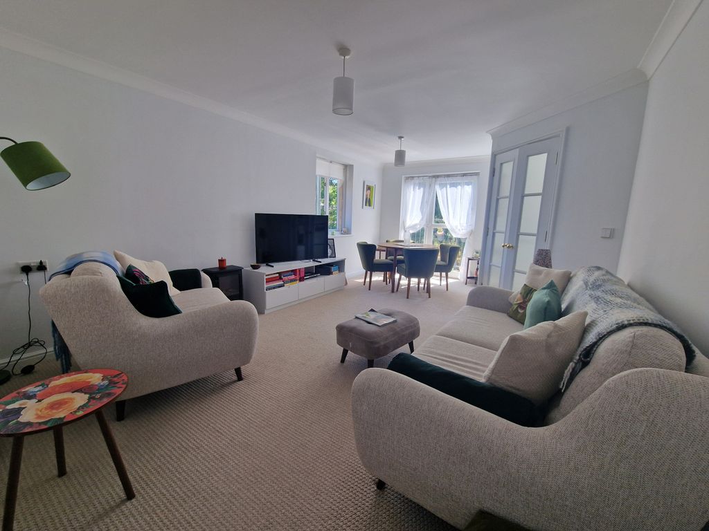 Property photo 2 of 13 Living/Dining Room
