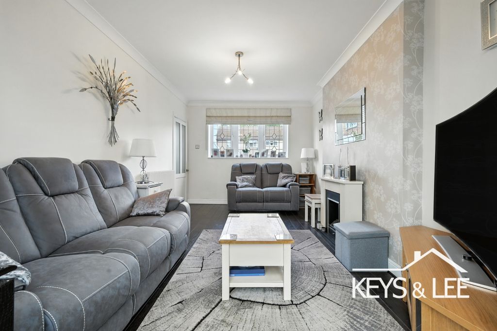 Property photo 3 of 14 4503944