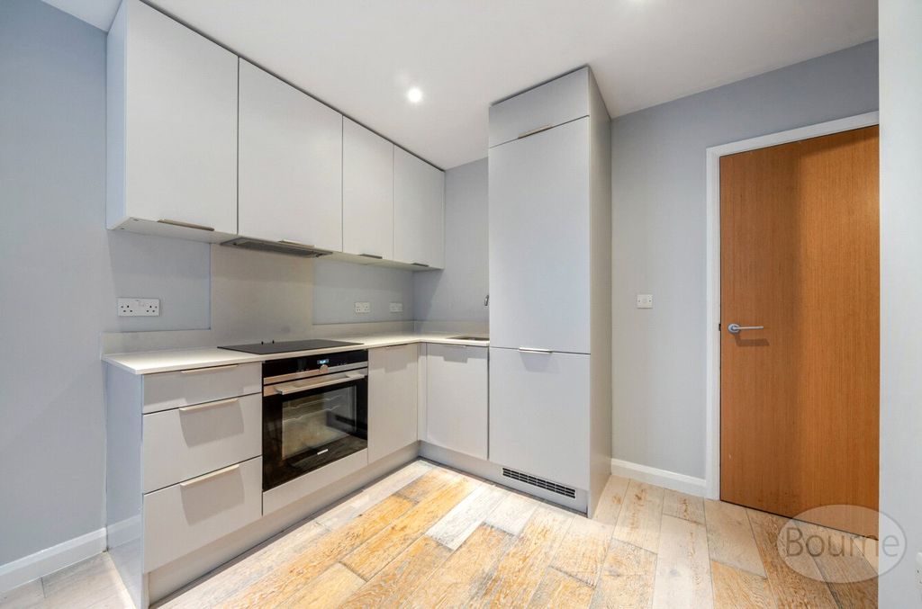 Property photo 2 of 7 F15F748F-0d76-493...