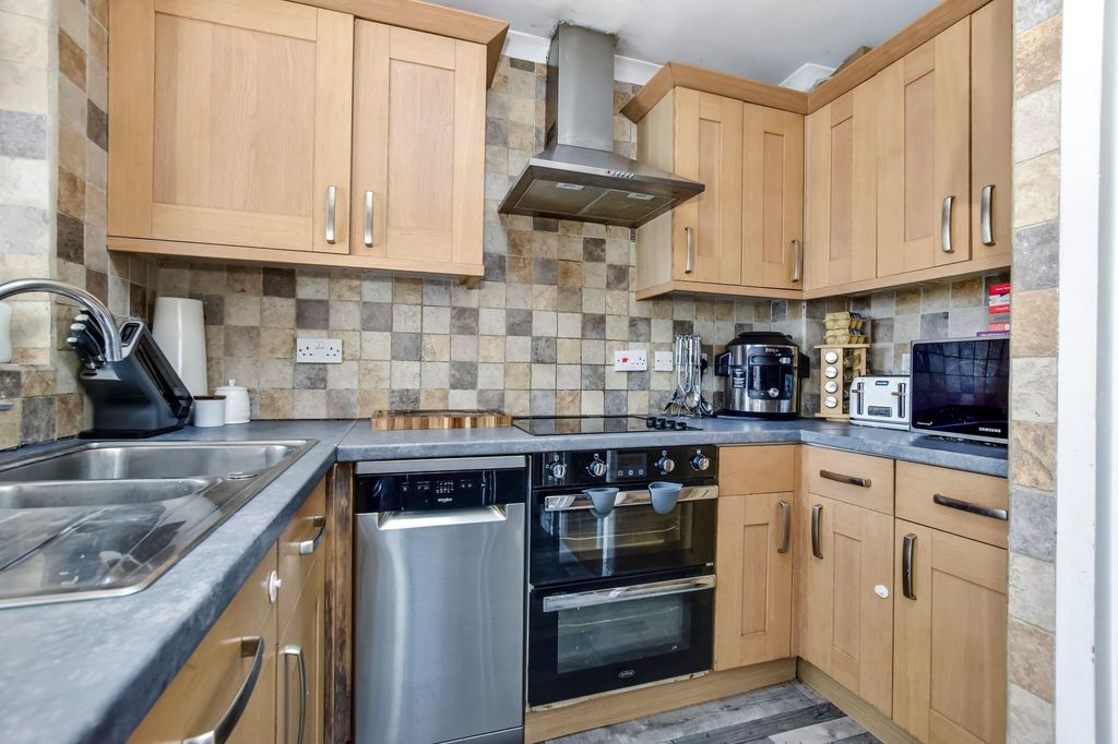 Property photo 3 of 18
