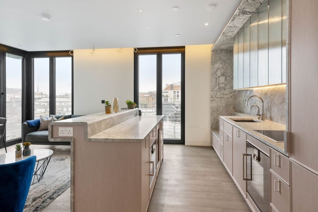 Property photo 3 of 15 Awinship-9163-02-...