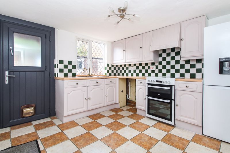 Property photo 2 of 11 Kitchen