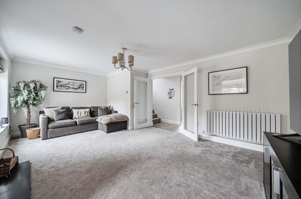 Property photo 3 of 17 Boynton Close 3 (3).Jpg