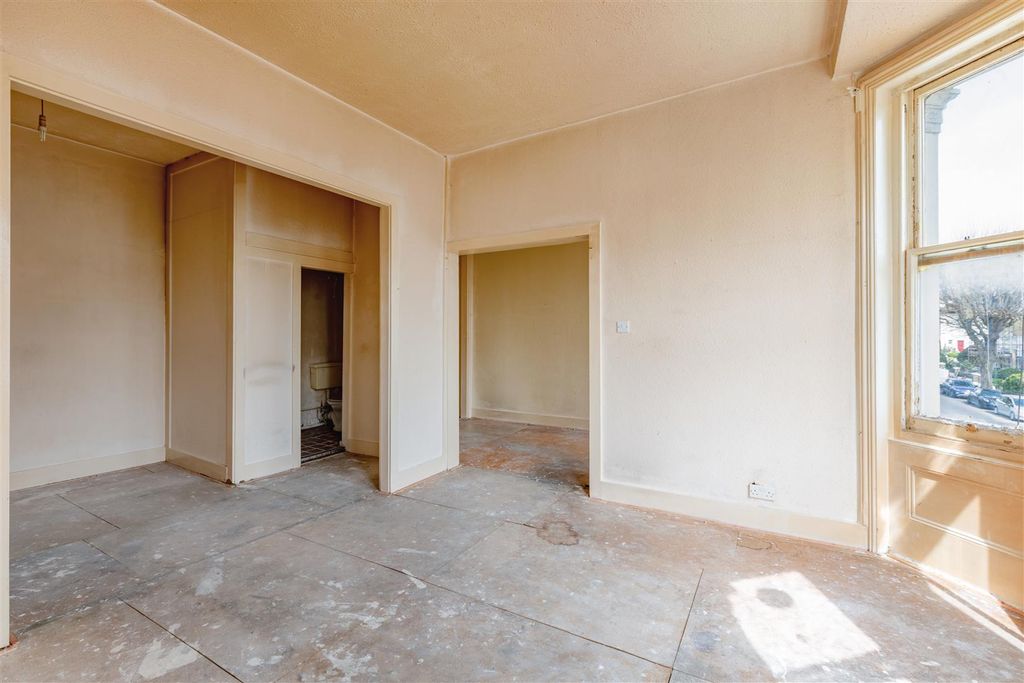 Property photo 3 of 10 Reception