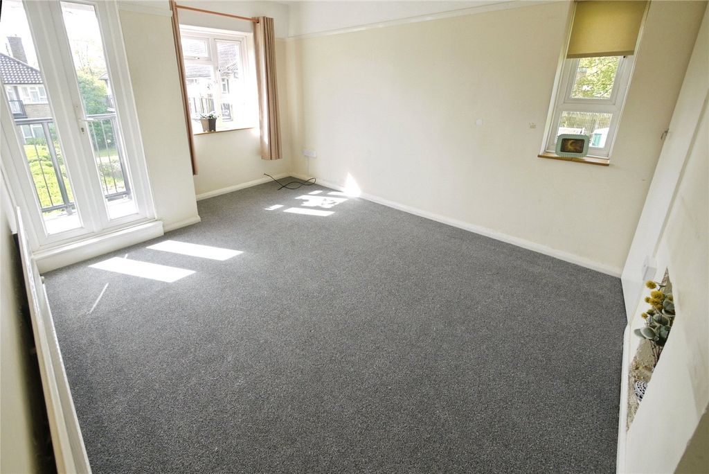 Property photo 2 of 11 Picture No. 28