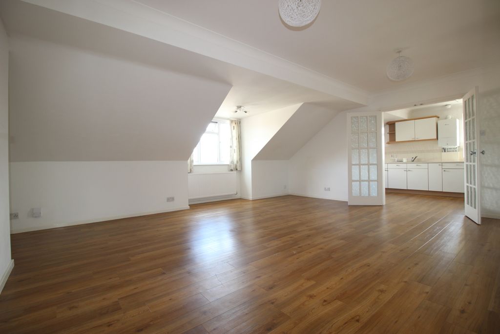 Property photo 3 of 15 Lounge