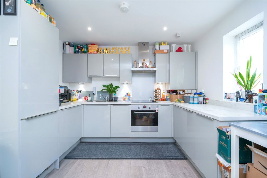 Property photo 2 of 8 Picture No. 10