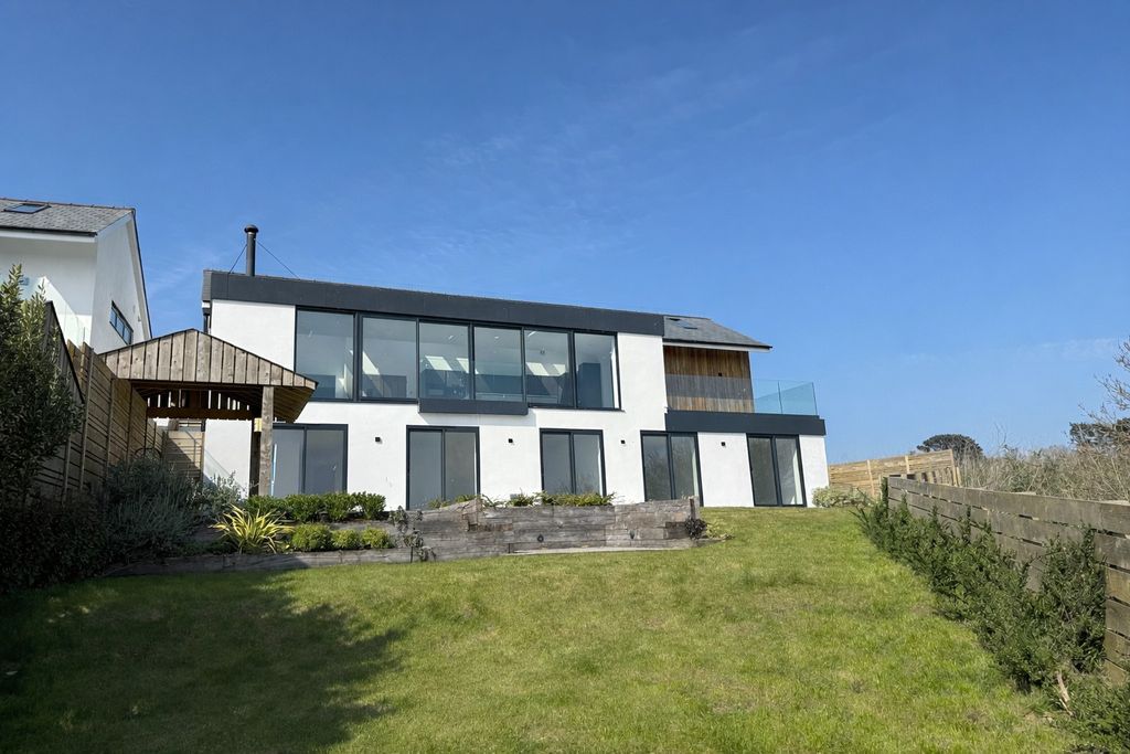 Property photo 2 of 20 4139601