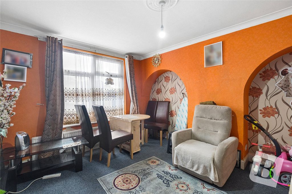 Property photo 2 of 13 Lounge
