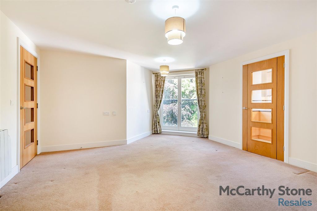 Property photo 2 of 33 8650627-Interior11.Jpg