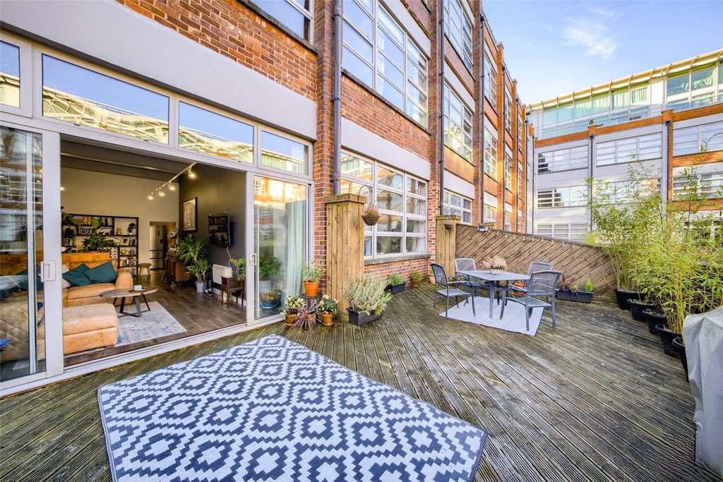 Property photo 2 of 13 Picture No. 24