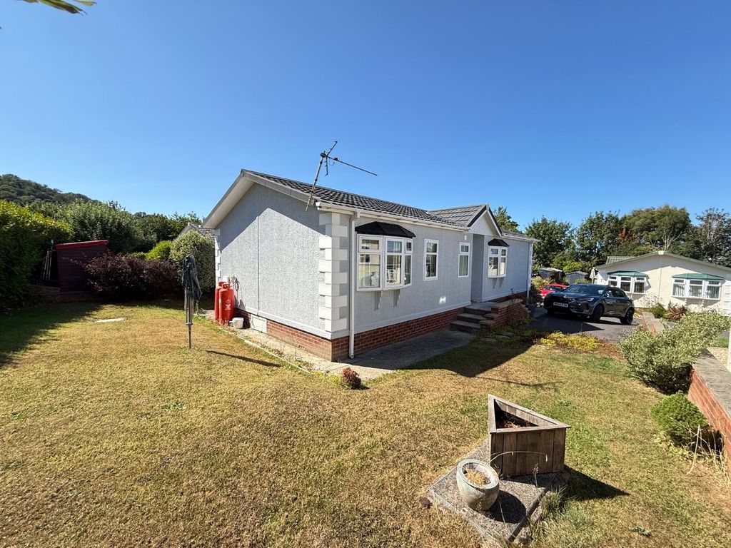 Property photo 1 of 28