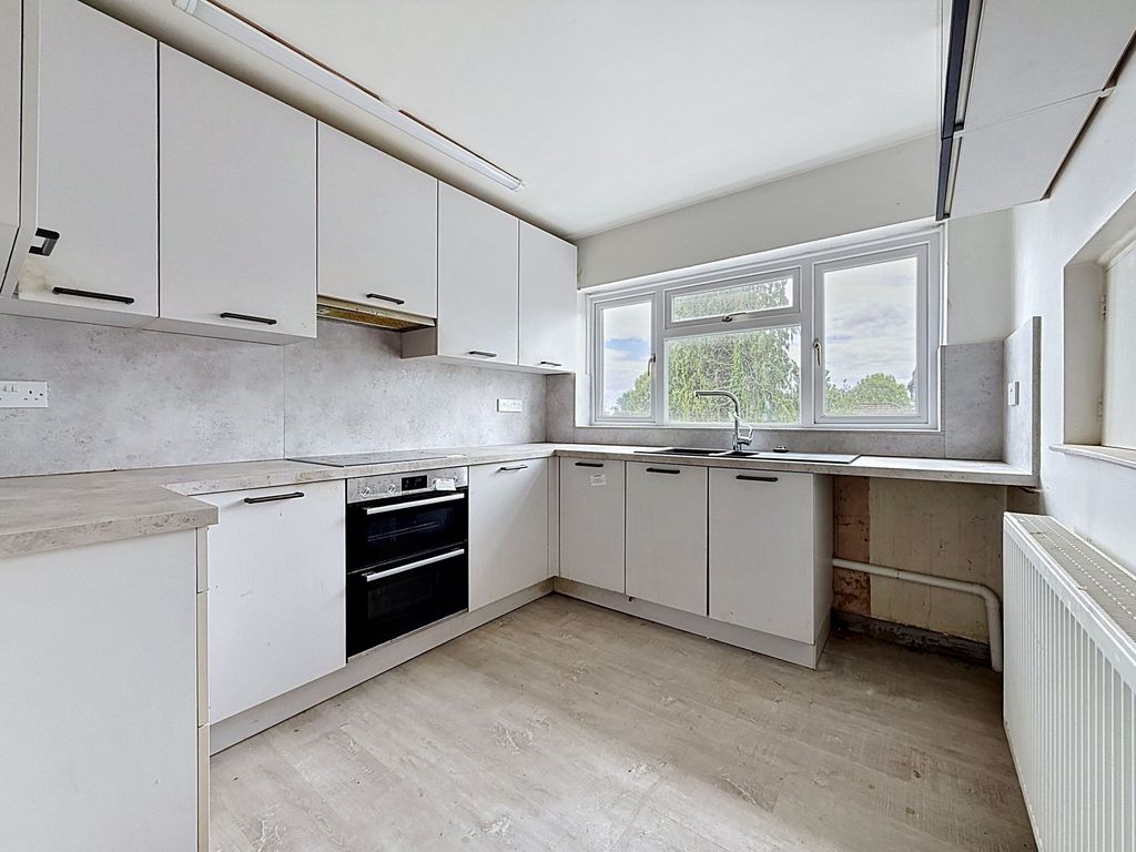 Property photo 3 of 13 Kitchen