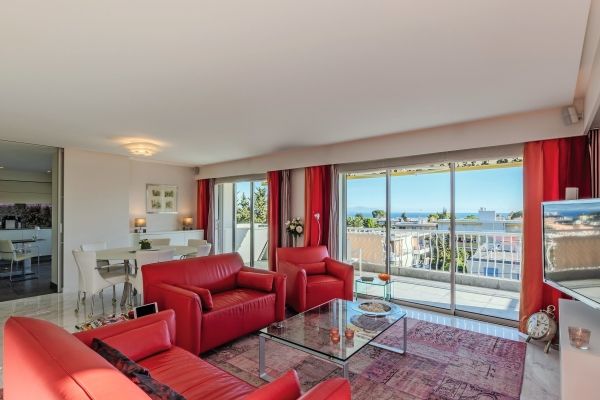 Property photo 1 of 3