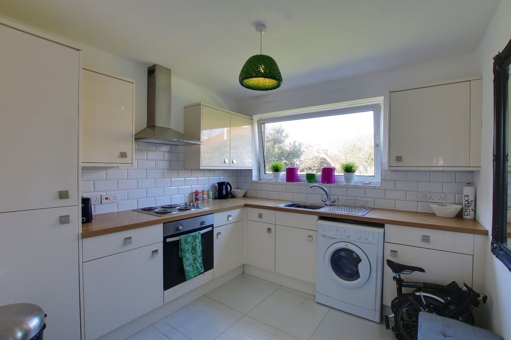 Property photo 1 of 7 Kitchen