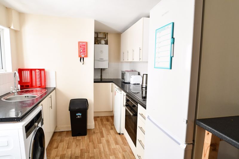 Property photo 2 of 10 Kitchen