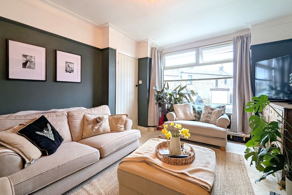 Property photo 3 of 18 The Park Ewemove Southowram