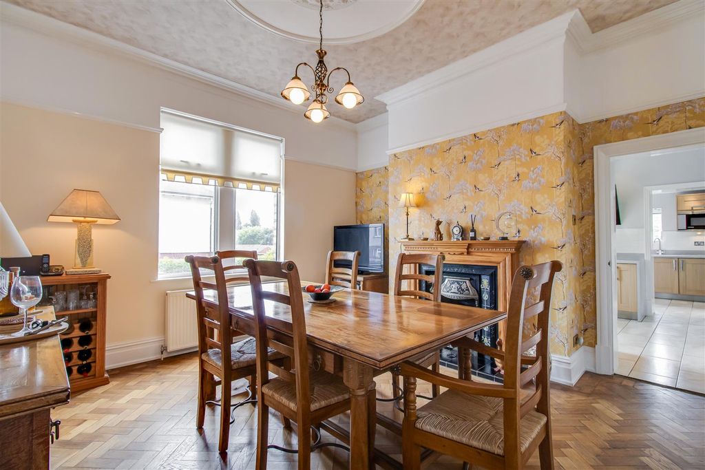 Property photo 2 of 21 Dining Room