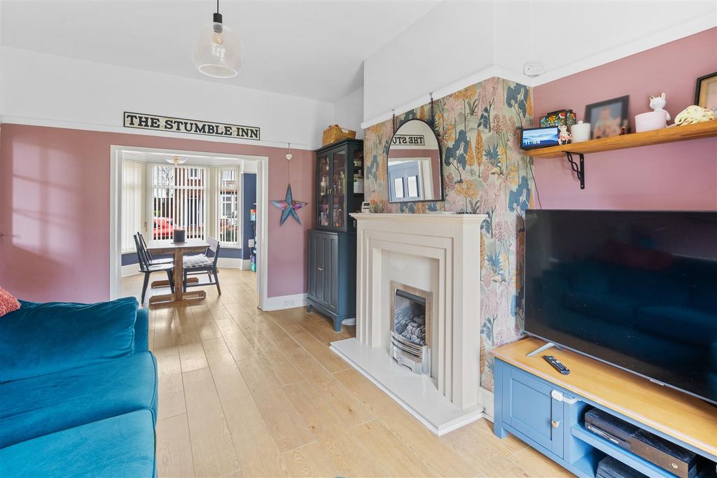 Property photo 3 of 17