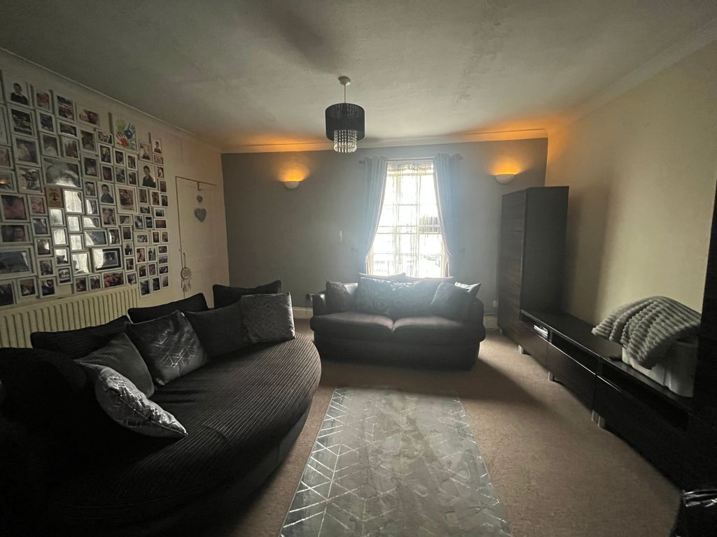 Property photo 2 of 7 Living Room