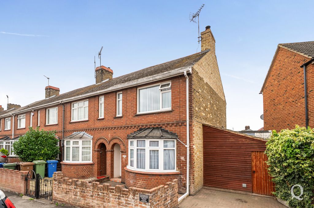 Property photo 1 of 26 8Fb14404-9055-4B5...