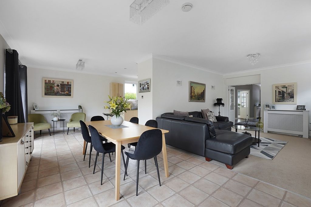 Property photo 2 of 22 4269055