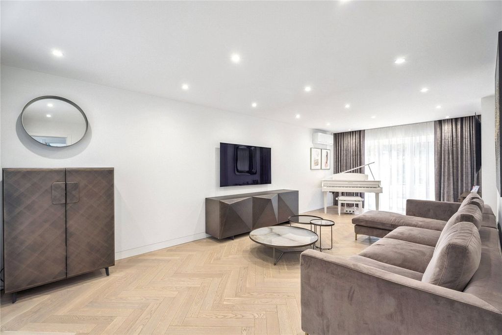 Property photo 2 of 17 Living Room