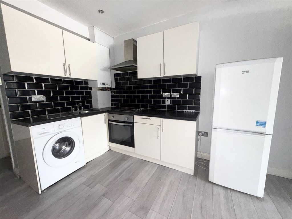 Property photo 2 of 4 Kitchen.Jpg