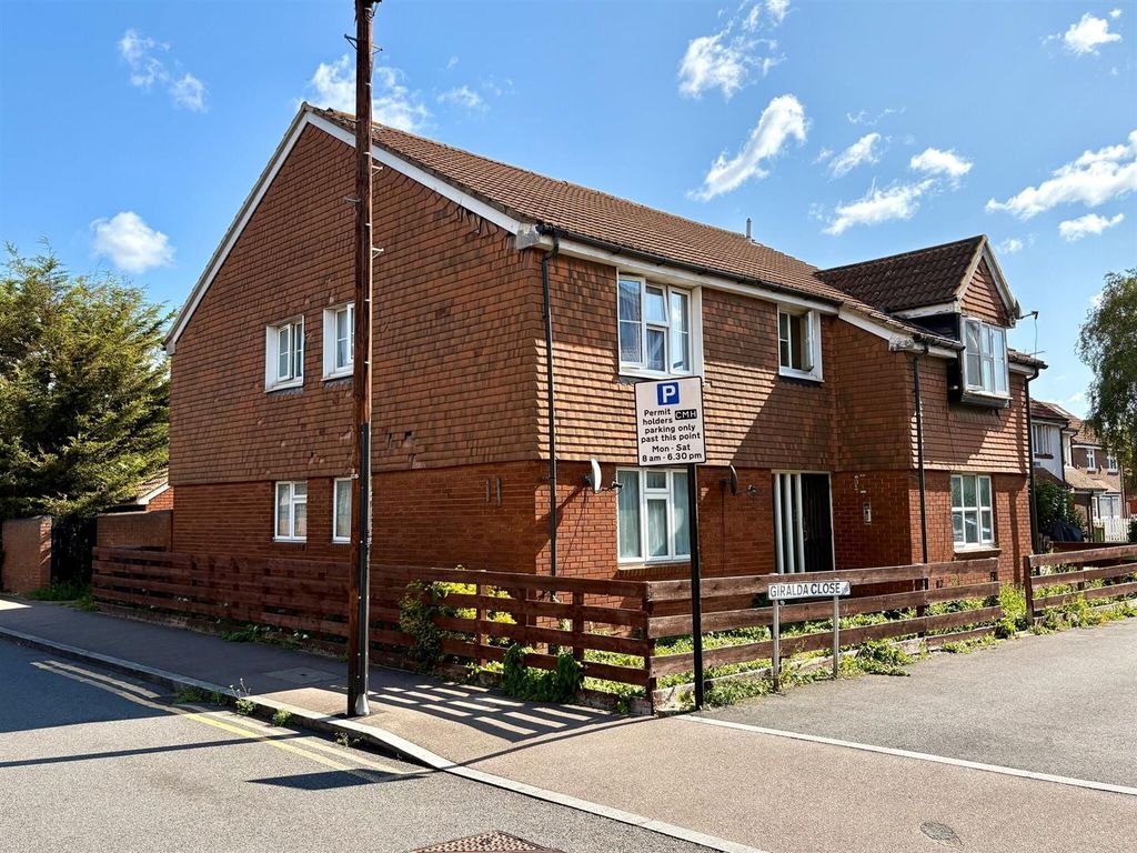 Property photo 1 of 9 House For Sale At E16, By Barrain London Estate Ag