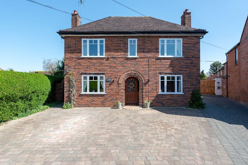 Property photo 2 of 34