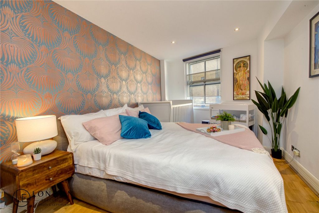 Property photo 3 of 22 Bedroom