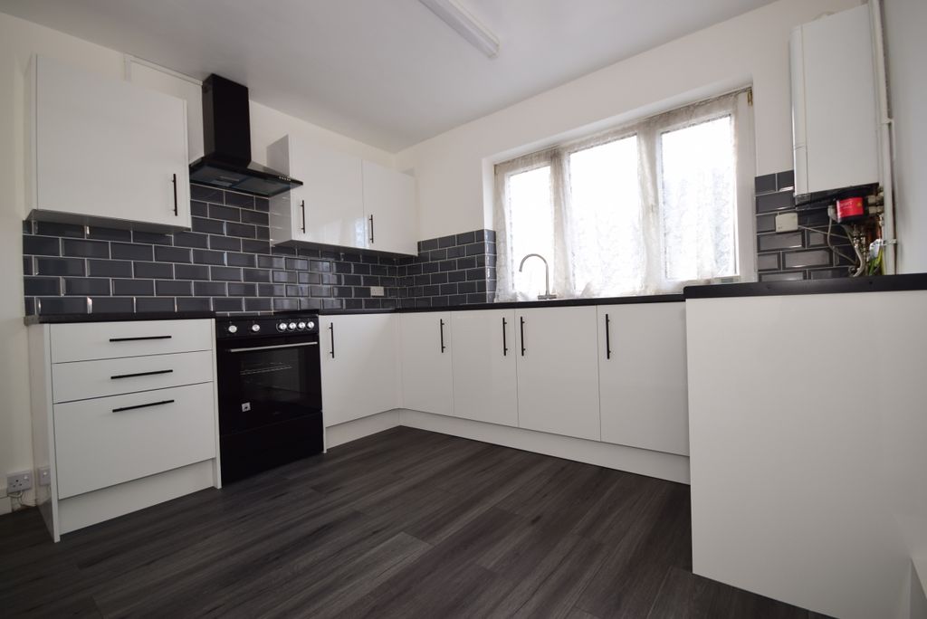 Property photo 2 of 6 Pine Kitchen