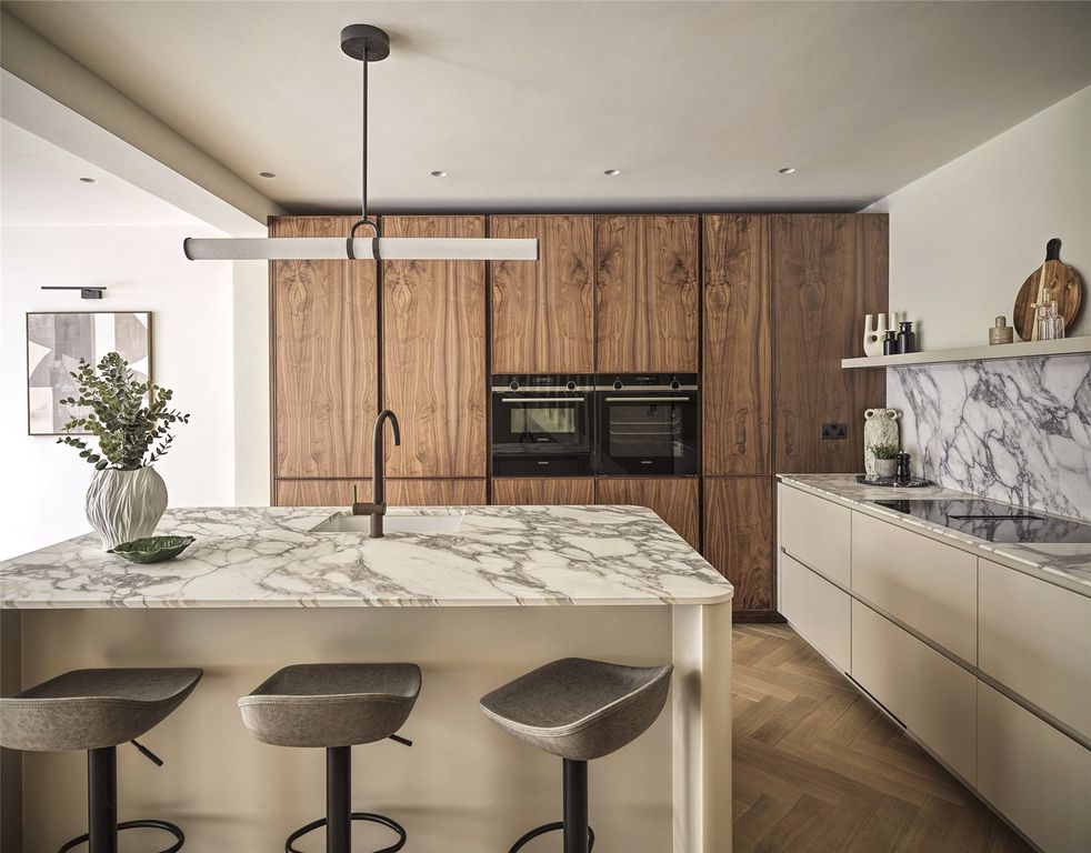 Property photo 2 of 11 Kitchen