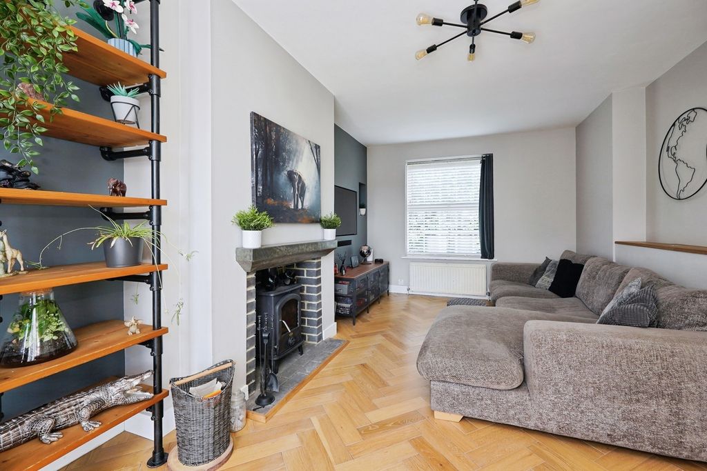 Property photo 3 of 33 Pbox-Img.Jpg