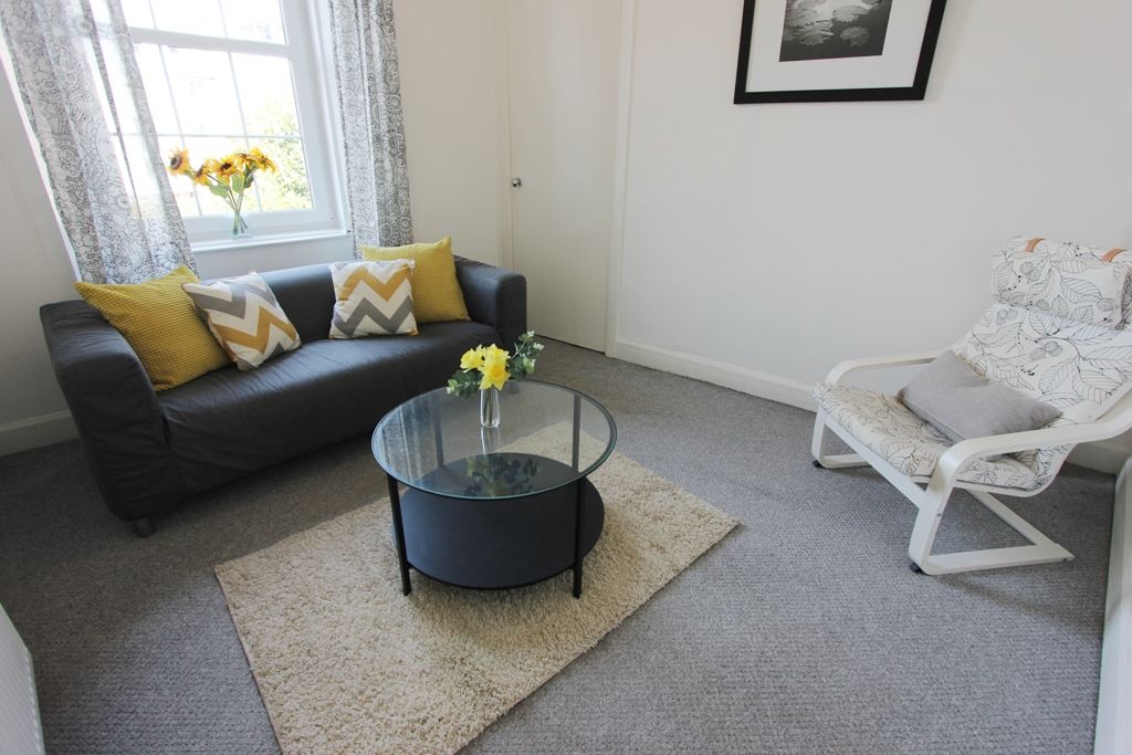 Property photo 1 of 6 Lounge