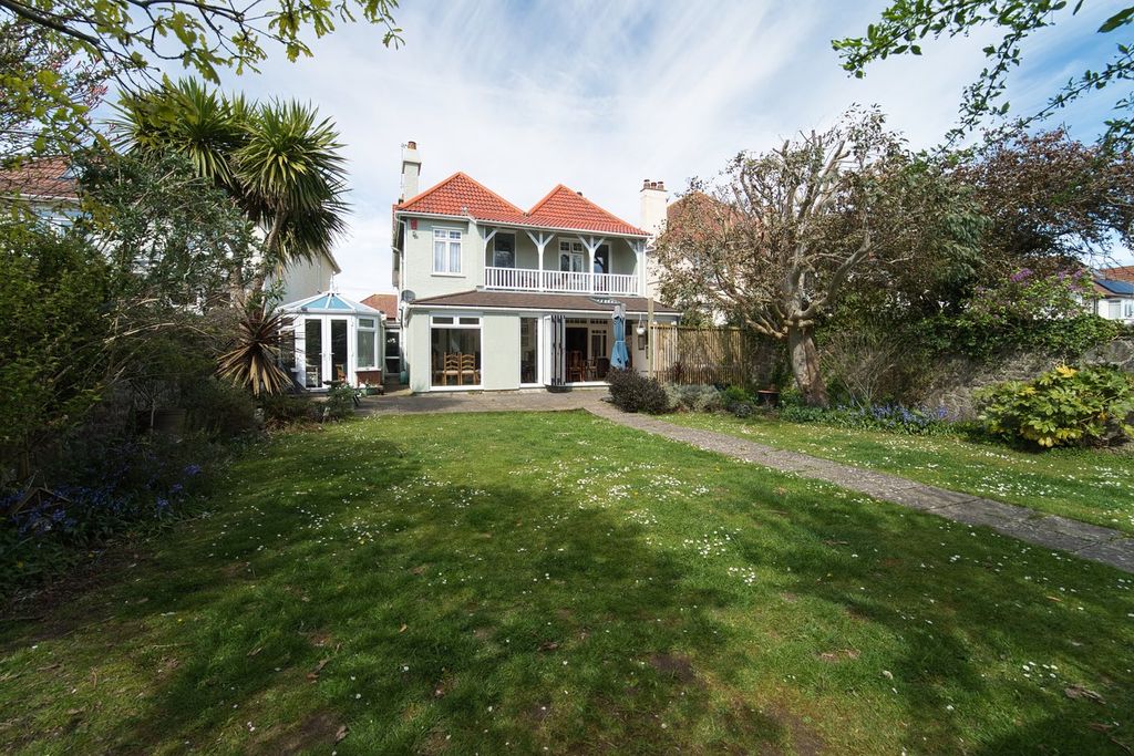 Property photo 1 of 43