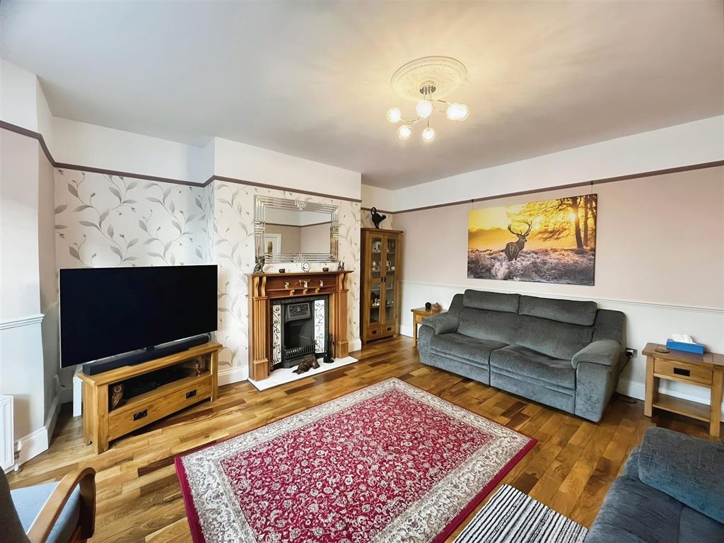 Property photo 3 of 22 ee809c6d-E1d14551-114c-46A1-9F52-F672915E7cd1.Jpeg