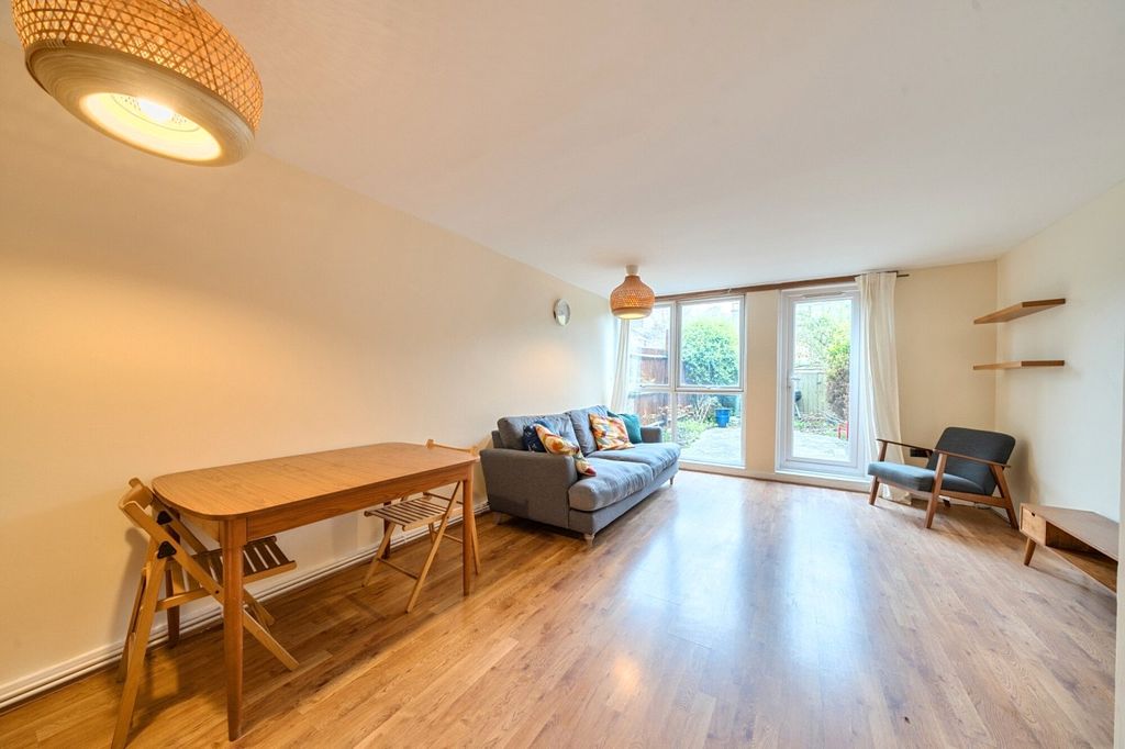 Property photo 2 of 17 Picture No. 15
