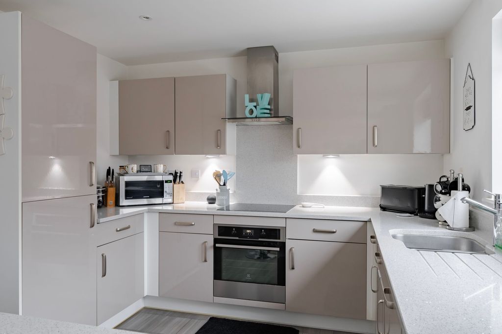 Property photo 2 of 24