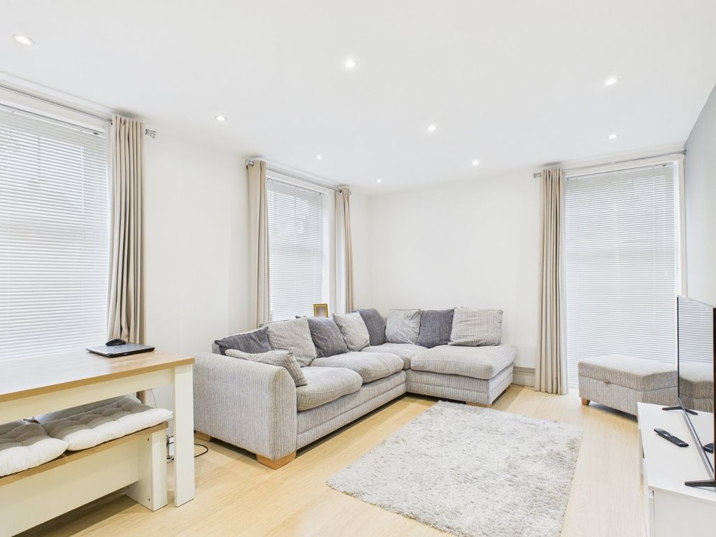 Property photo 3 of 17 Living Room