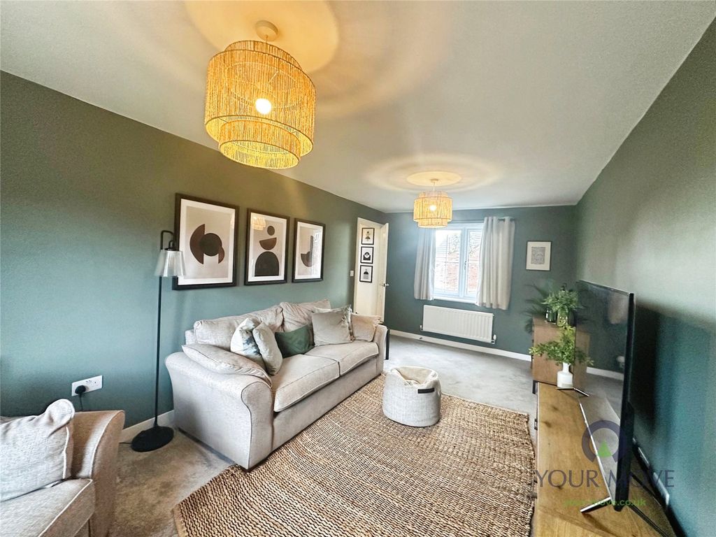 Property photo 2 of 19 Lounge